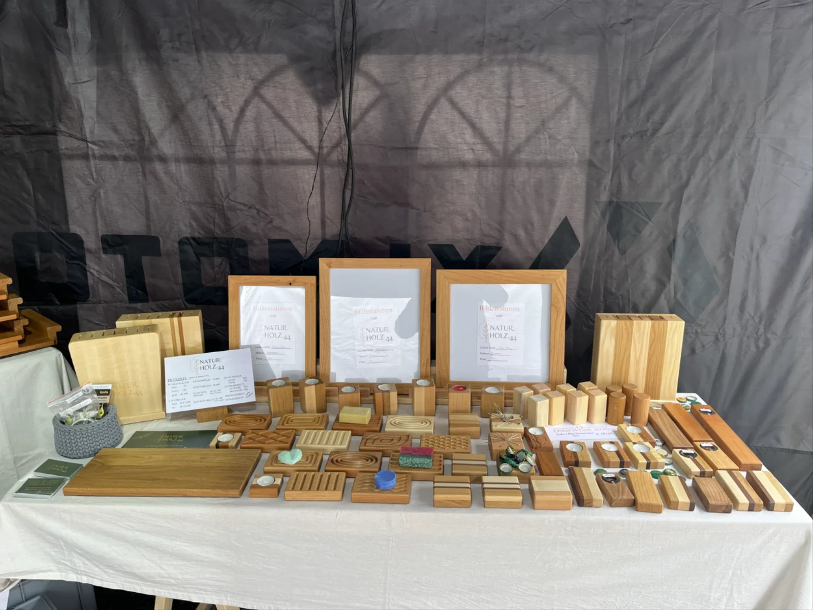 NATUR.HOLZ.44 Marktstand
